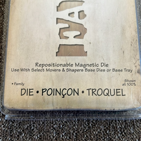 Tim Holtz Sizzix movers and shapers Family Die discontinued. NWT - Picture 3 of 5